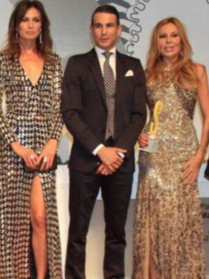 Luis Alfonso de Borbón y su esposa padrinos de la magnifica fiesta aniversario de la revista Escaparate en Sevilla