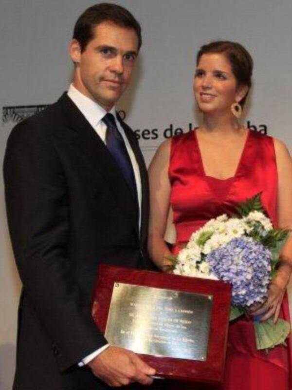 Luis Alfonso de Borbón y su esposa padrinos de la magnifica fiesta aniversario de la revista Escaparate en Sevilla