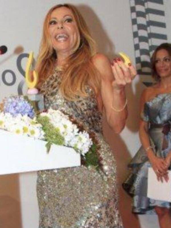 Luis Alfonso de Borbón y su esposa padrinos de la magnifica fiesta aniversario de la revista Escaparate en Sevilla