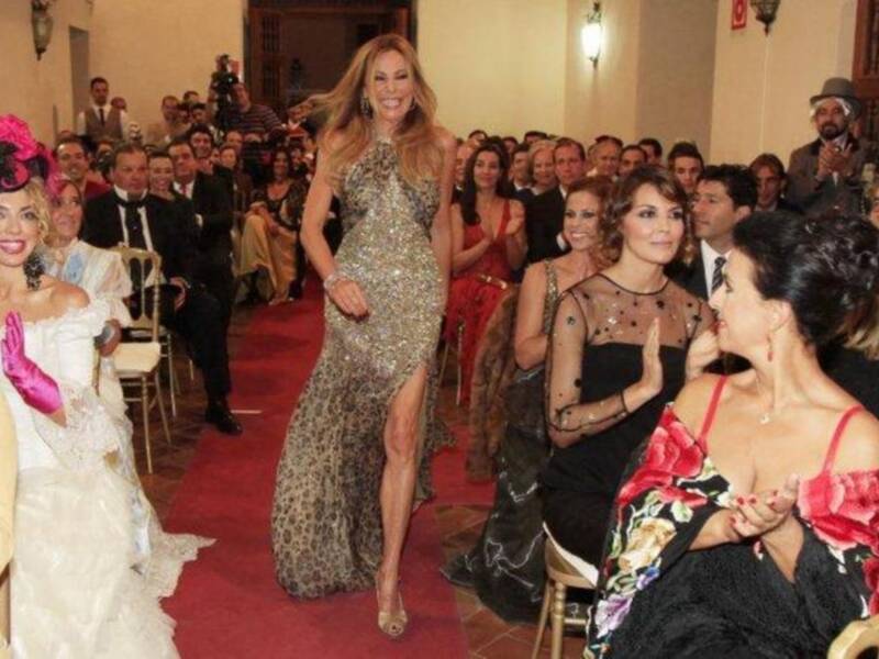 Luis Alfonso de Borbón y su esposa padrinos de la magnifica fiesta aniversario de la revista Escaparate en Sevilla