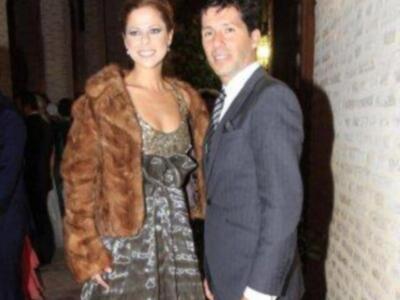 Luis Alfonso de Borbón y su esposa padrinos de la magnifica fiesta aniversario de la revista Escaparate en Sevilla