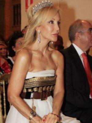 Luis Alfonso de Borbón y su esposa padrinos de la magnifica fiesta aniversario de la revista Escaparate en Sevilla