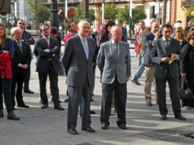 Sevilla.    EL sábado  los empresarios de Estepa hicieron entrega en el acto de 1500 kilos de Productos Navideños para las familias necesitada de Sevilla.