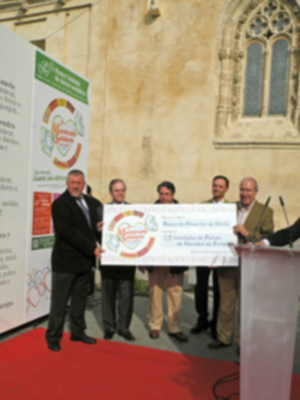 Sevilla.    EL sábado  los empresarios de Estepa hicieron entrega en el acto de 1500 kilos de Productos Navideños para las familias necesitada de Sevilla.