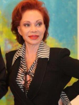 Paloma San Basilio expone por primera vez en Sevilla sus cuadros