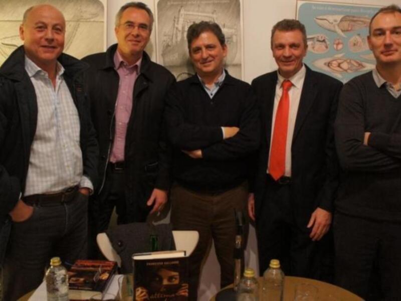 Corbalán y el baloncesto  con francisco gallardo  en la presentación en Madrid de  la última noche