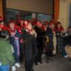 El coro del mayor dinamiza con sus villancicos las zonas comerciales de la localidad(Chipiona) 