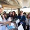 Niña Pastori Cartero Real emisario de los Reyes Magos en Hospital Infantil de Sevilla