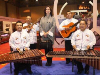 Carmen Martínez Bordiú inaugura el salón del caballo en Sevilla