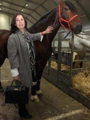 Carmen Martínez Bordiú inaugura el salón del caballo en Sevilla