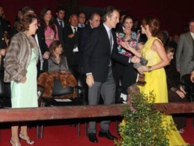 Alfonso Díez ejerce de duque de alba y entrega premio a Bo Derek