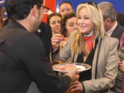 Alfonso Díez ejerce de duque de alba y entrega premio a Bo Derek