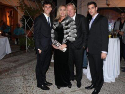 Alfonso Díez ejerce de duque de alba y entrega premio a Bo Derek