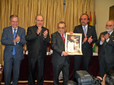 Sevilla.El Ateneo reconoció la labor de Caritas Diocesana con la medalla de Oro de su instituición.