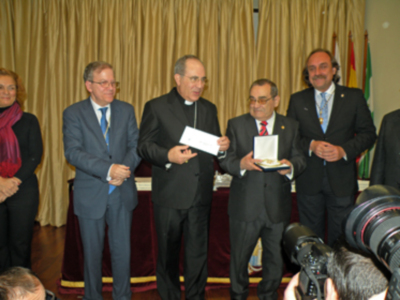  Sevilla.El Ateneo reconoció la labor de Caritas Diocesana con  la medalla de Oro  de su instituición.