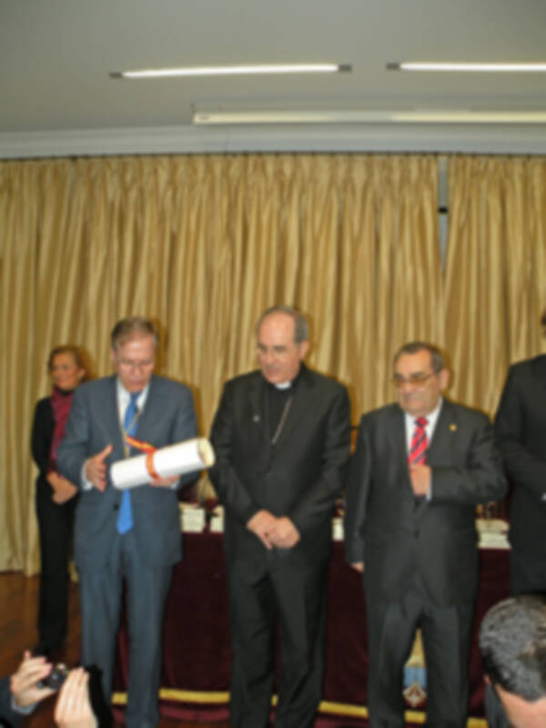 Sevilla.El Ateneo reconoció la labor de Caritas Diocesana con la medalla de Oro de su instituición.