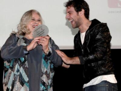 Carmina Barrios, 59 años, la madre de Paco y María León, candidata a la mejor actriz revelación  recibió el premio ASECAM de los críticos de Andalucía