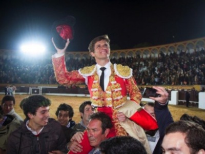 El Juli reaparece en Olivenza y sale por la puerta grande