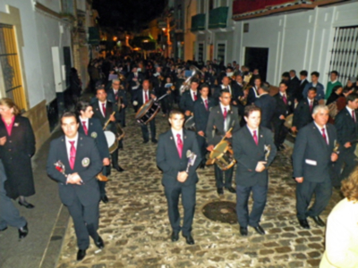 La Hermandad del Nazareno de Alcalá del río sin completar su estación.