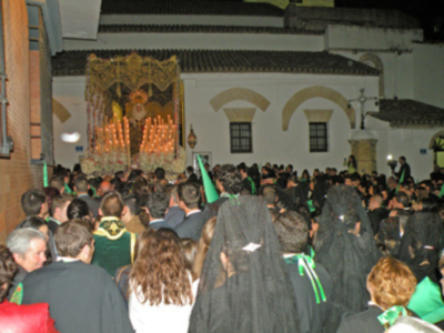 Esplendor de Jueves Santo en la Hermandad de la Vera-cruz de Alcalá del Río