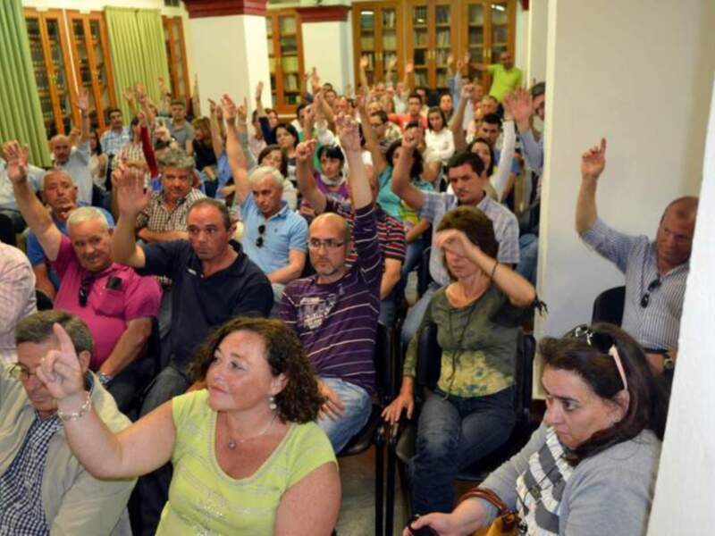 LA PRESIDENTA Y  ALCALDES DE LA MANCOMUNIDAD DE MUNICIPIOS DEL BAJO GUADALQUIVIR  INCLUMPEN SENTENCIAS JUDICIALES