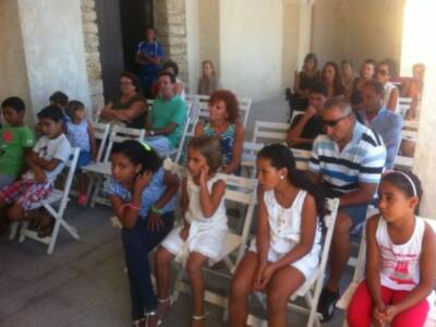 El Ayuntamiento realizó ayer la recepción oficial a los ocho niños saharauis que pasan sus vacaciones en Chipiona 