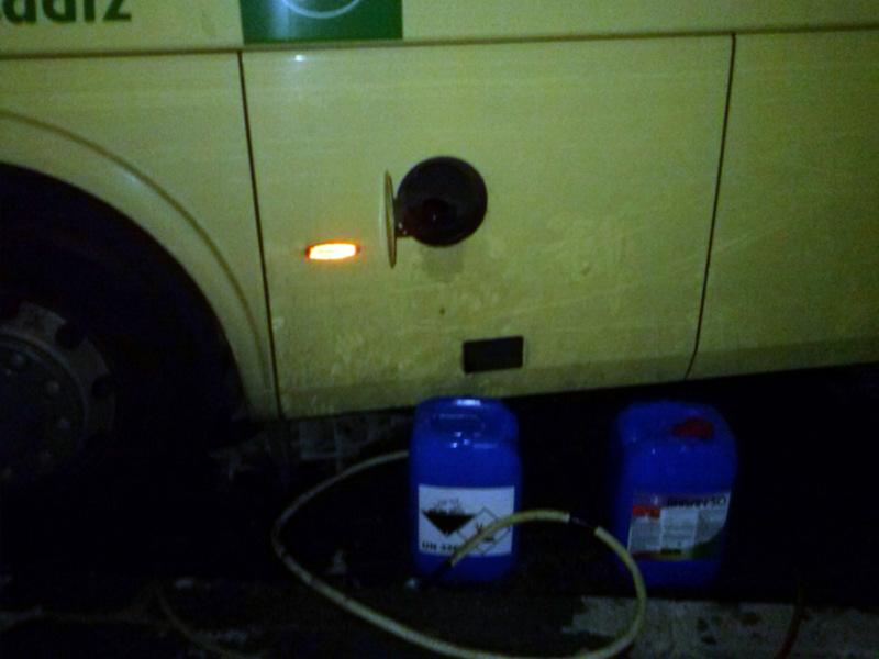 Detenidos por la Policía Local de Chipiona mientras robaban cien litros de gasoil de autobuses 