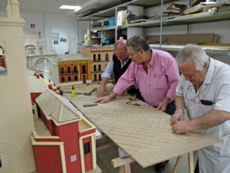 Sevilla.Talleres de maquetación del Belén de la Solidaridad.