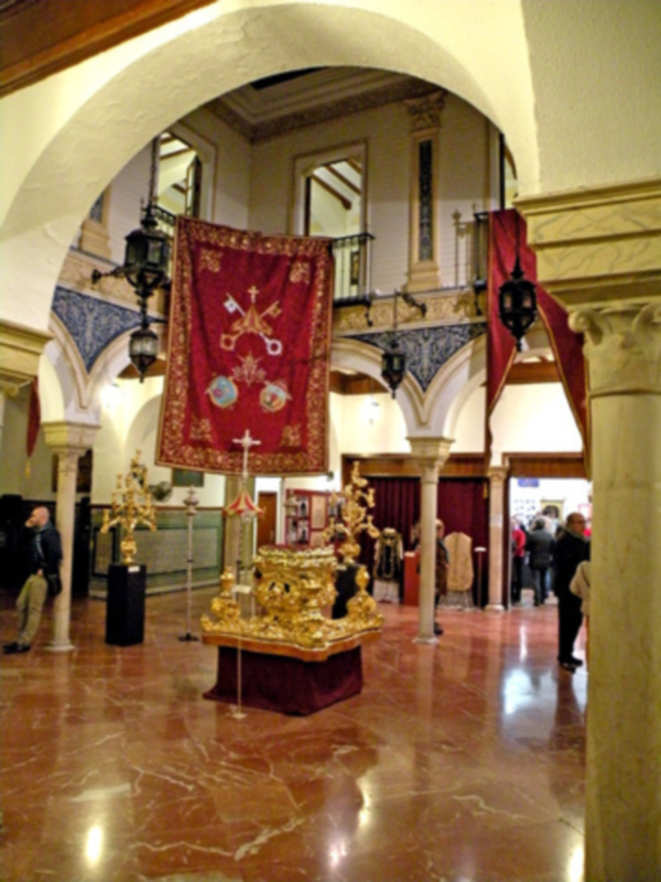 Sevilla. Se clausuro en el Mercantil la Exposición Mariana Historia de una devoción de María Auxiliadora de la Trinidad de Sevilla.