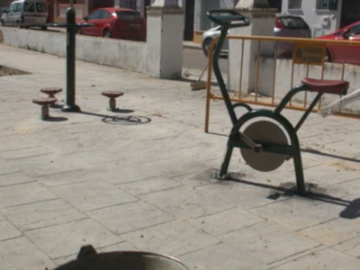 Los mayores de La Alcancía dispondrán de un espacio público con aparatos biosaludables para practicar gimnasia(Chipiona)