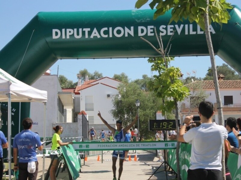 Bruno Raso y Beatriz Jiménez se proclaman vencedores del Triatlón del Castillo de las Guardas 2014