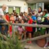 Niños de un campamento organizado por un economato social de Sevilla visitan Chipiona