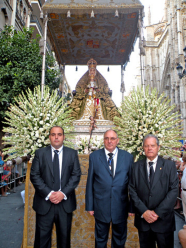 Sevilla. Los Bejaranos cumplieron 100 años en el martillo de la Patrona Hispalense