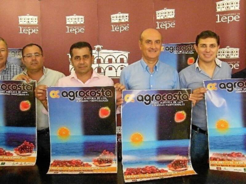 Agricultura participa en la feria Agrocosta donde invita a participar en la muestra prevista para noviembre(Chipiona)