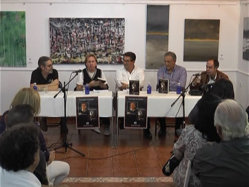 Santiago Escalante presentó en Chipiona su obra Madre amadísima en forma de novela. 