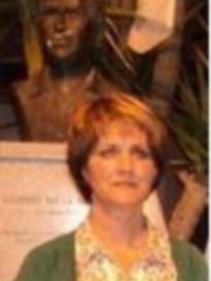 La Empresa Municipal Caepionis acepta la encomienda de la limpieza de los centros escolares y dependencias municipales hasta finales de 2014. 