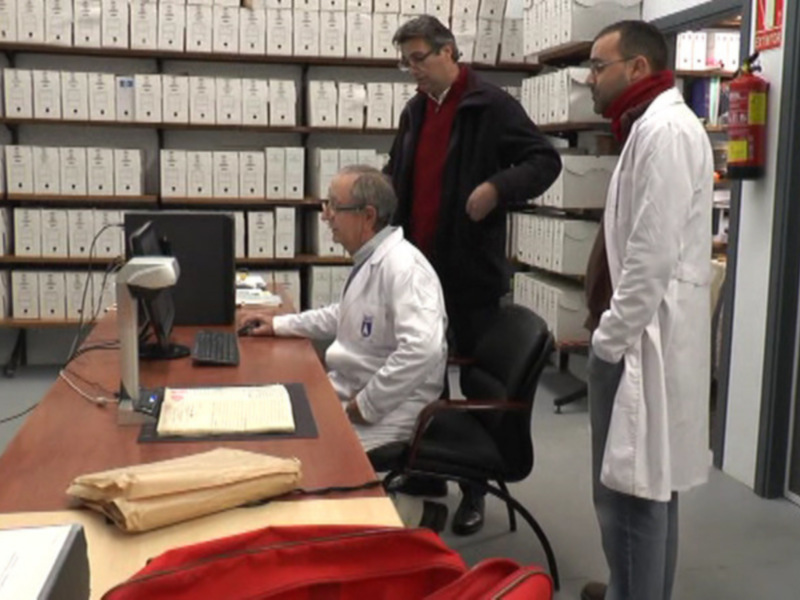 Un escáner vertical permitirá mejorar la digitalización en el archivo municipal de Chipiona 