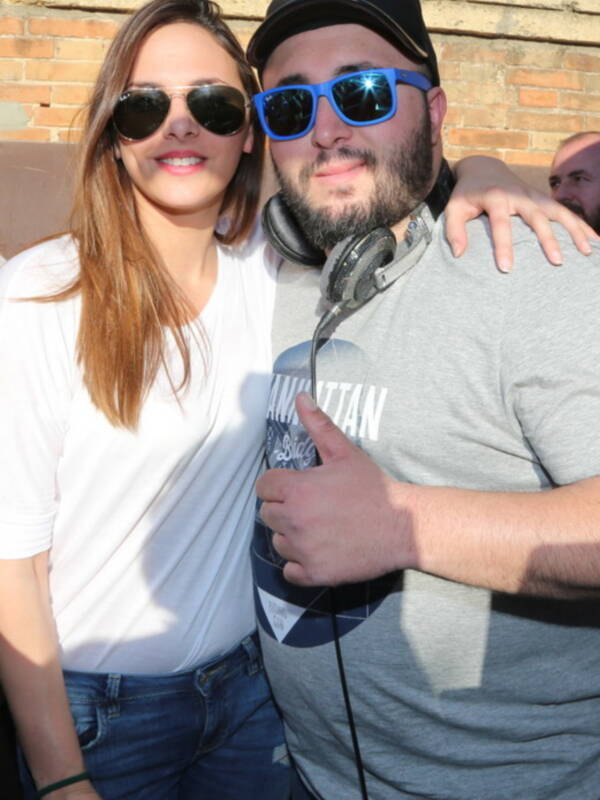 Kiko Rivera con su novia Irene abre una terraza en Sevilla y se centra en su faceta de empresario