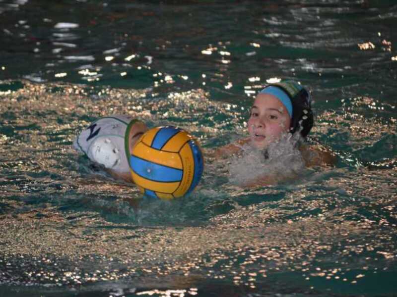 Las chicas del C.W. Dos Hermanas-EMASESA golpean primero en la final de la Liga Andaluza