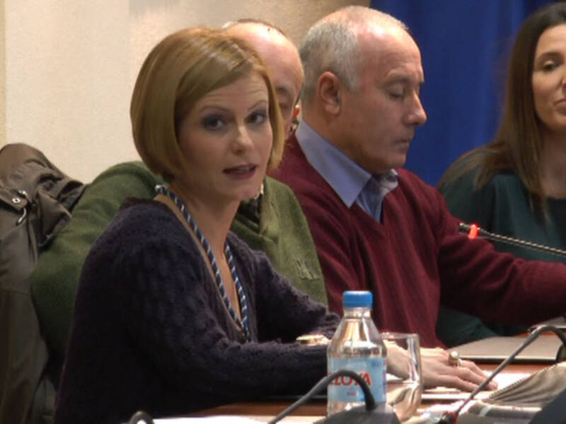 Estefanía Jurado anuncia que la piscina municipal amplía sus servicios para que accedan quienes terminan de trabajar tarde(Chipiona)