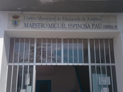 Centro Municipal de Educación de Adultos "Maestro Miguel Espinosa Pau", ubicado en Chipiona, Cádiz.