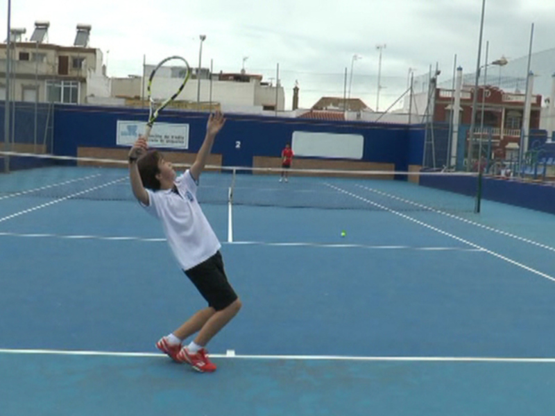 Tres tenistas del Club de Tenis de Chipiona jugarán finales del torneo Solera Motor