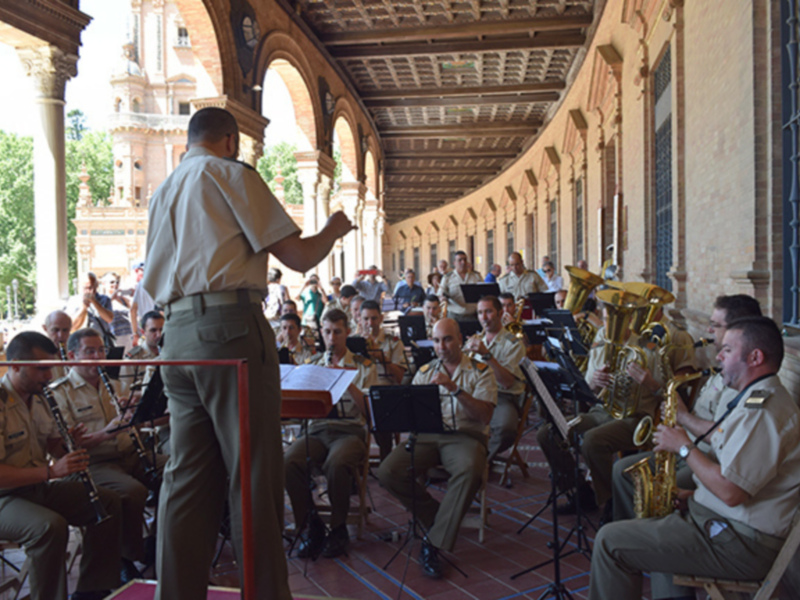 Sevilla.Concierto del Regimiento de Infantería Soria 9 en la Plaza de España y día Internacional de los museos