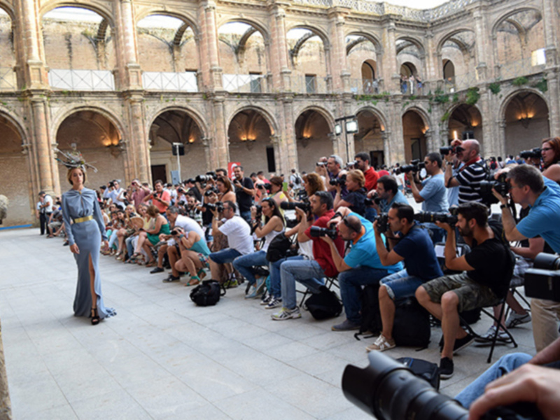 Sevilla.Gran Desfile de modelo en el Monasterio de San Jerónimo de Buena vista.