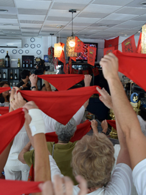 sevilla.  En Triana se celebró el chupinazo de las fiestas de San Fermin por el hogar navarro de Sevilla