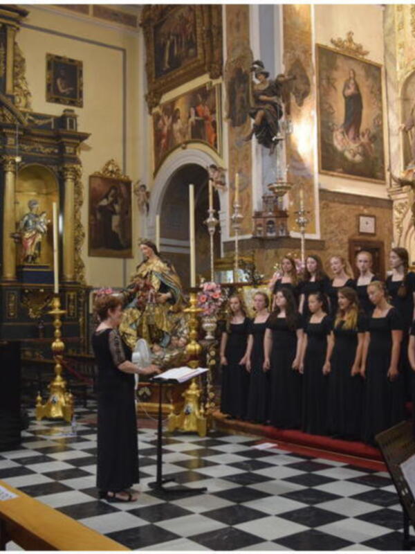 Sevilla. Concierto del Coro Estadounidense Portland Symphonic Girlchoir  en la novena del Carmen del Santo Ángel de Sevilla.