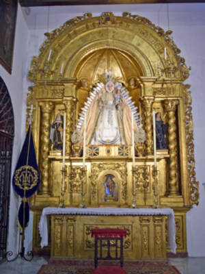 Sevilla. La Virgen de Araceli de la Hermandad Filial sevillana de la Patrona de Lucena, luce nueva vestimenta para el tiempo estival.