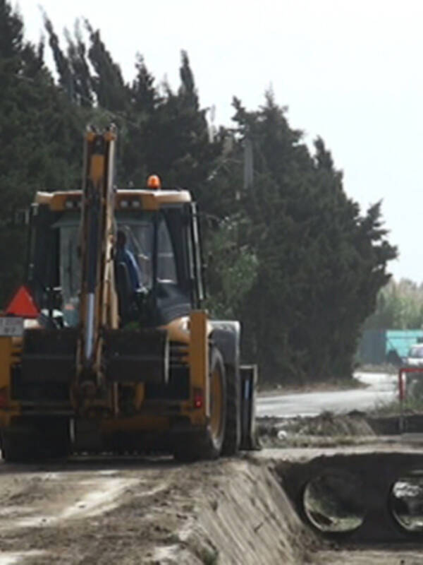 Agricultura intensifica la limpieza y adecentamiento en canales, arroyos y cunetas en previsión de las primeras lluvias otoñales(Chipiona)