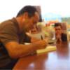 LUIS ANGUITA JUEGA FIRMARÁ EJEMPLARES DE SU ÚLTIMA NOVELA 2ESTA NOCHE VOLVERÉ A BUSCARTE2, DE EDICIONES CARENA, EN ANDALUCÍA
