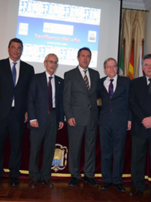 Sevilla. Los Capataces del Gran Poder y de las Tres caida de Triana galardonado con el premio Sevillano del Año.